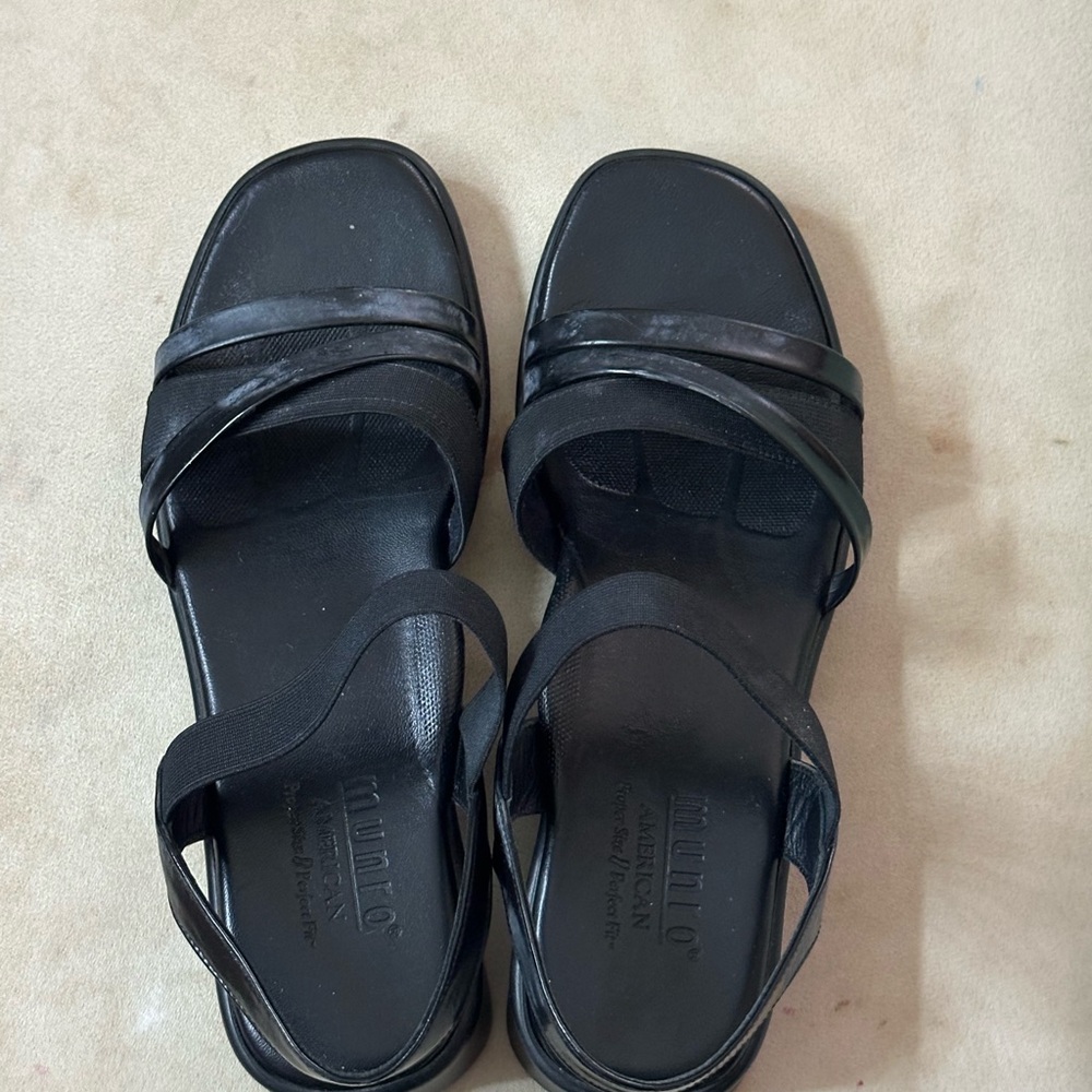 Munro Women's Black Sandals